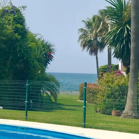 En Zona Avenida Litoral 펜션 *